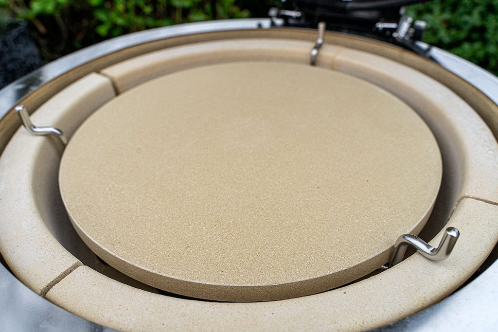 Monolith Deflektorstein Le Chef - Halbmond Keramik Für Grillzonen 932°F